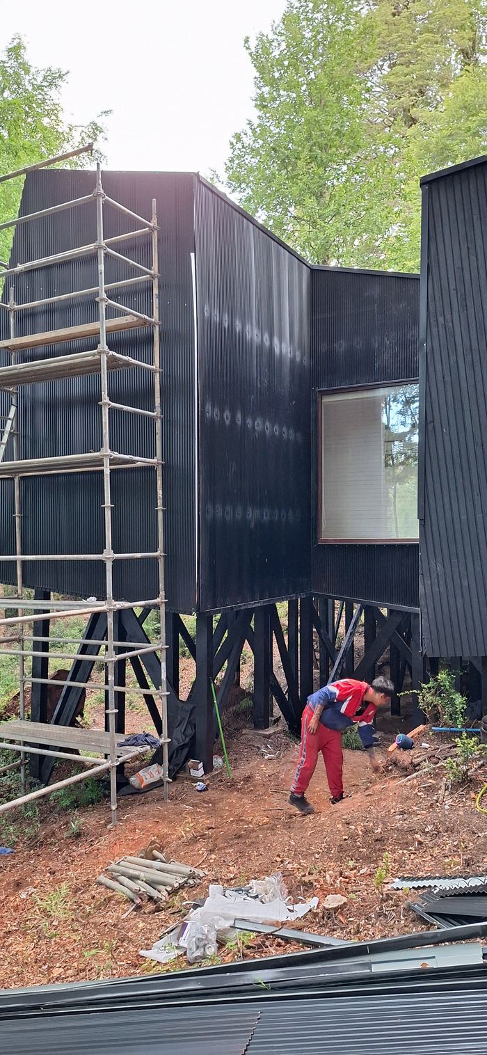 Revestimiento Reserva Huilo-Huilo — Constructora AvenZinc, Neltume