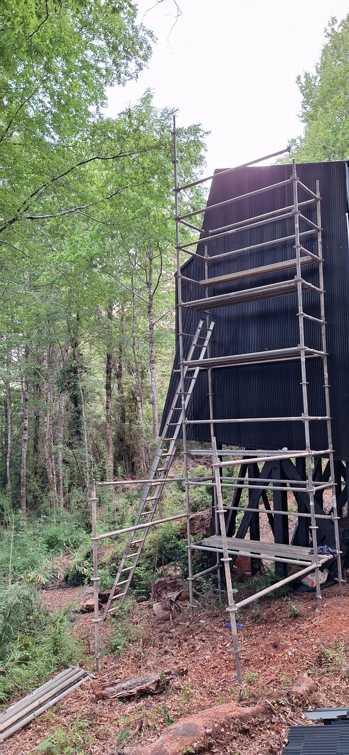 Revestimiento Reserva Huilo-Huilo — Constructora AvenZinc, Neltume